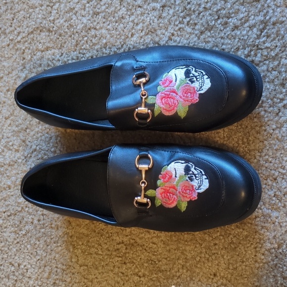Roses & Skull Embroidered Loafer sz 11 - Picture 2 of 6